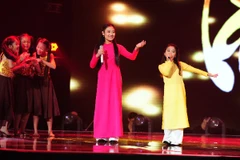 Minh Tuyết (áo vàng) là thí sinh phải dừng bước ở đội Hồ Hoài Anh-Lưu Hương Giang. (Ảnh: BTC)