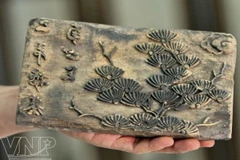 Một trong số hơn 600 bản khắc in tranh cổ của gia đình nghệ nhân làng tranh Đông Hồ Nguyễn Hữu Sam. (Ảnh minh họa: Báo Ảnh Việt Nam/TTXVN)