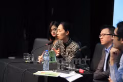 Đạo diễn Nguyễn Hoàng Điệp hào hứng với video clip của VietnamPlus 