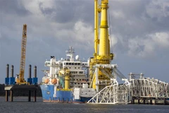 Tàu Akademik Cherskiy của Nga tham gia lắp đặt đường ống dẫn khí đốt của dự án Dòng chảy phương Bắc 2 neo tại cảng Mukran, gần Sassnitz, Đông Bắc nước Đức ngày 7/9/2020. (Ảnh: AFP/TTXVN)