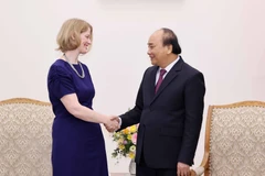 Thủ tướng Nguyễn Xuân Phúc tiếp Đại sứ New Zealand tại Việt Nam Wendy Matthews chào từ biệt kết thúc nhiệm kỳ công tác tại Việt Nam. (Ảnh: Thống Nhất/TTXVN)