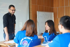 Giờ học của giảng viên và sinh viên Đại học Việt Pháp. (Ảnh: PV/Vietnam+)