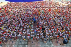 Học sinh Trường Tiểu học Chu Văn An, quận Hoàng Mai, Hà Nội, trong ngày khai trường. (Ảnh: Minh Sơn/Vietnam+)