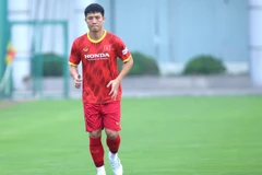 Trung vệ Bùi Tiến Dũng nỗ lực đạt phong độ cao nhất tại AFF Cup 2022. (Ảnh: PV/Vietnam+) 