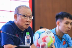 Huấn luyện viên Park Hang-seo trả lời phỏng vấn trước trận gặp câu lạc bộ Borussia Dortmund. (Ảnh: CTV/Vietnam+) 