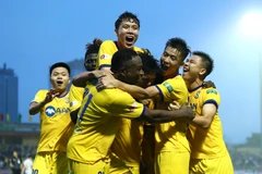Phan Văn Đức lập siêu phẩm, Sông Lam Nghệ An hạ Hoàng Anh Gia Lai 2-0
