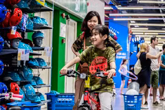 Decathlon ra mắt hệ thống bán lẻ đồ thể thao đầu tiên tại VinCom Royal City (Hà Nội) với không gian mua sắm lên đến 4300m2.