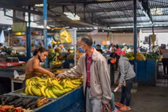 Chỉ số giá cả tăng chậm, Venezuela thoát khỏi chu kỳ siêu lạm phát