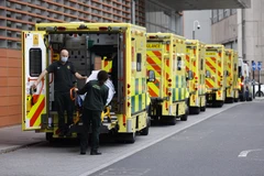 COVID kéo dài làm gia tăng tình trạng thiếu hụt nhân lực y tế tại Anh