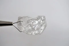 Angola tiếp tục phát hiện viên kim cương cỡ lớn nặng 131 carat