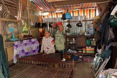 Điều tra vụ nhóm người vô cớ xô đổ nhà của hai cụ già neo đơn