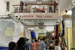 Tịch thu lượng lớn hàng giả được bày bán tại khu chợ Sài Gòn Square