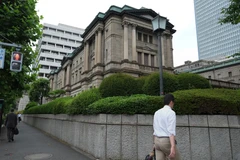 BoJ cảnh báo kinh tế phục hồi yếu và cần duy trì chính sách siêu lỏng