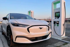 Ford lên kế hoạch đại tu mô hình kinh doanh để cạnh tranh với Tesla