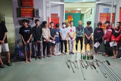 Ngăn chặn hàng chục thanh thiếu niên dùng hung khí nguy hiểm đánh nhau
