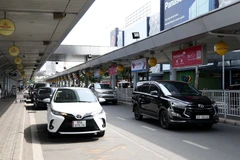 Tìm “lối ra” khu vực sân bay Tân Sơn Nhất: Ùn từ trong ra ngoài
