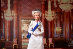 Mattel ra mắt búp bê Barbie phiên bản Nữ hoàng Anh Elizabeth II