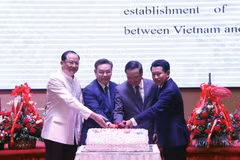 Giữ gìn và phát triển quan hệ hữu nghị đặc biệt Việt Nam-Lào