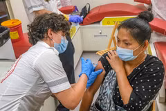 Israel "phủ sóng" vaccine toàn dân để ngăn tái nhiễm COVID-19