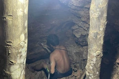 [Video] Lai Châu: Môi trường bị tàn phá tan hoang do "nạn vàng tặc"