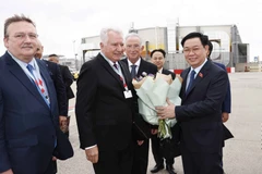 Chủ tịch Quốc hội Vương Đình Huệ bắt đầu thăm chính thức Hungary