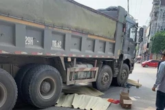 Hà Nội: Ba mẹ con tử vong sau vụ tai nạn giao thông nghiêm trọng