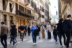 Italy không gia hạn tình trạng khẩn cấp, nới lỏng hạn chế phòng dịch