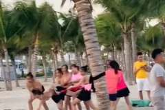 [Video] Cần chấn chỉnh tình trạng team-building phản cảm trên bãi biển