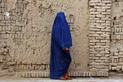 Mỹ, Anh, EU kêu gọi Taliban rút lại lệnh cấm nữ nhân viên viện trợ