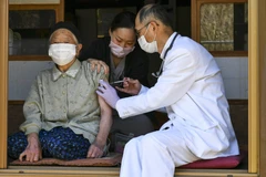Nhật Bản trả trợ cấp cho ca tử vong đầu tiên do tiêm vaccine COVID-19