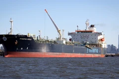 Anh áp lệnh trừng phạt với các dịch vụ giúp vận chuyển dầu của Nga