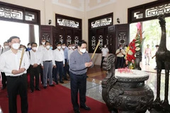 Thủ tướng Phạm Minh Chính dâng hương nguyên lãnh đạo Chính phủ
