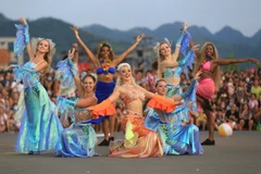 Những hình ảnh ấn tượng về lễ hội Carnival đường phố Hòa Bình 2022