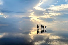 [Photo] Trắng đêm săn ráng bình minh trên "biển vô cực" ở Thái Bình