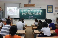 Phụ huynh băn khoăn về những khoản đóng góp “tự nguyện” đầu năm học