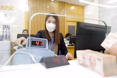 Lãi suất huy động liên tiếp tăng, lãi suất cho vay khó giữ thấp