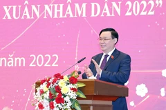 Chủ tịch Quốc hội chúc Tết, dự Lễ khen thưởng của Văn phòng Quốc hội