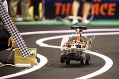 Chiếc xe của đội MTA Racer thuộc Học viện Kỹ thuật Quân sự gây ấn tượng mạnh không chỉ ở thiết kế bắt mắt mà còn có tốc độ rất nhanh. (Ảnh: Minh Sơn/Vietnam+)