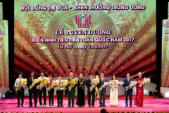 Trong 377 điển hình tiên tiến năm 2017, đại biểu lớn tuổi nhất 71 tuổi, đại biểu nhỏ tuổi nhất 14 tuổi. (Ảnh: Minh Sơn/Vietnam+)