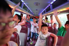 Đến hẹn lại lên, Khóa học Trại Hè lính cứu hỏa bắt đầu được khởi động với nhiều nội dung kiến thức bổ ích về phòng cháy chữa cháy, là nơi để phụ huynh gửi gắm các con em mình trong mỗi dịp nghỉ Hè. (Ảnh: Minh Sơn/Vietnam+)