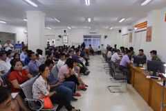 Nhiều người dân tại Hà Nội khi đi làm Thẻ Căn cước công dân mới đều được hẹn sau 2 tháng mới trả kết quả. (Ảnh: PV/Vietnam+)