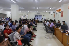 Nhiều người dân tại Hà Nội khi đi làm Thẻ Căn cước công dân mới đều được hẹn sau 2 tháng mới trả kết quả. (Ảnh: PV/Vietnam+)