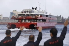 Tàu cao tốc của công ty vận tải JR Kyushu Jet Ferry rời cảng Hakata ở Fukuoka, Nhật Bản, tới Busan, Hàn Quốc. (Ảnh: Kyodo/TTXVN)