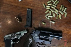 Tang vật bị lực lượng chức năng thu giữ. (Ảnh: TTXVN phát)