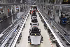 Dây chuyền lắp ráp xe ôtô của Hãng Porsche ở Stuttgart, miền Nam Đức. (Ảnh: AFP/TTXVN)