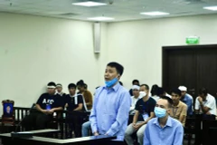 Bị cáo Ninh (đứng) và Sơn. (Nguồn: Báo Công an Thành phố Hồ Chí Minh)