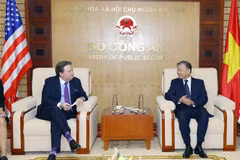 Đại tướng Tô Lâm, Bộ trưởng Bộ Công an tiếp Ngài Marc Knapper, Đại sứ Đặc mệnh toàn quyền Hợp chúng quốc Hoa Kỳ tại Việt Nam. (Ảnh: Phạm Kiên/TTXVN)