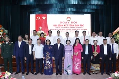 Chủ tịch nước Nguyễn Xuân Phúc và các đại biểu. (Ảnh: Thống Nhất/TTXVN)