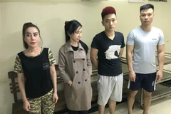 Các đối tượng sử dụng trái phép chất ma túy bị tạm giữ. (Ảnh: TTXVN phát)