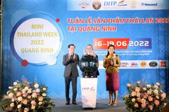 Quang cảnh lễ khai mạc Tuần lễ sản phẩm Thái Lan tại Quảng Ninh. (Ảnh: Văn Đức/TTXVN)